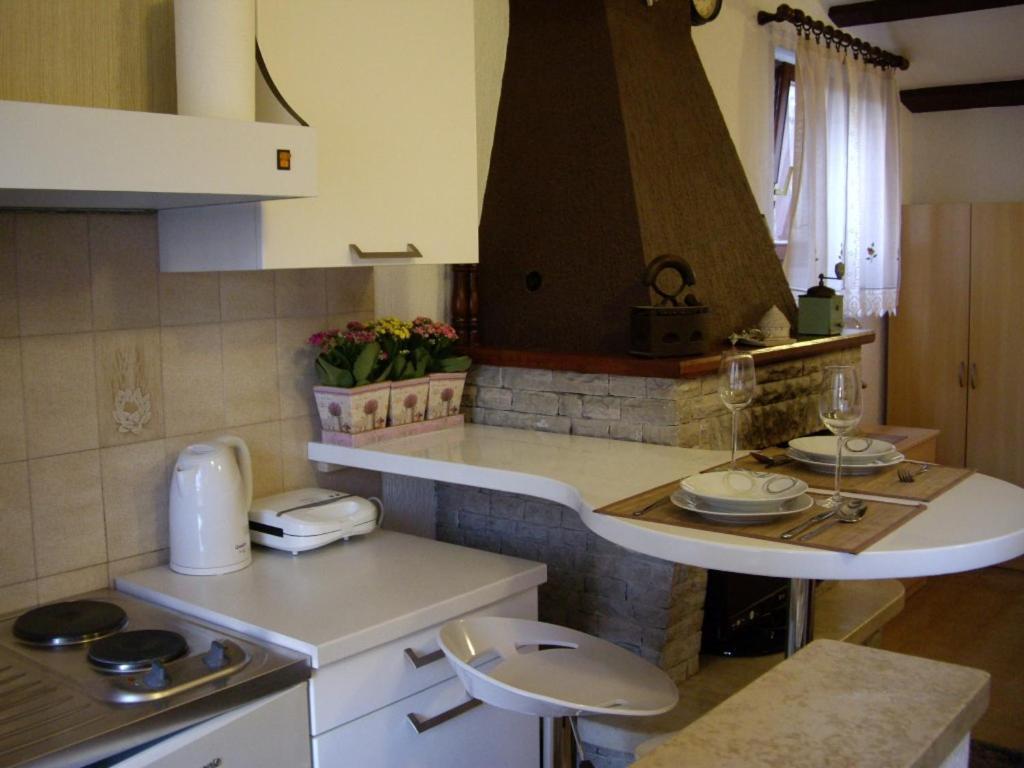 Adria Apartments พูลา ภายนอก รูปภาพ