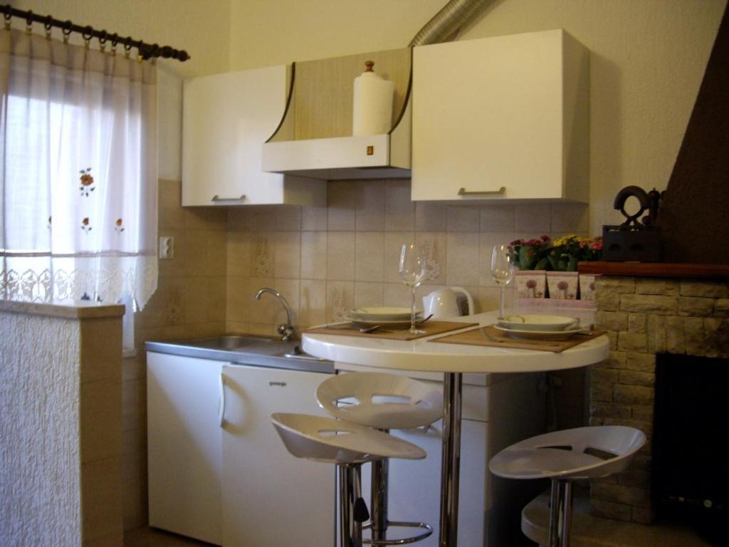 Adria Apartments พูลา ภายนอก รูปภาพ