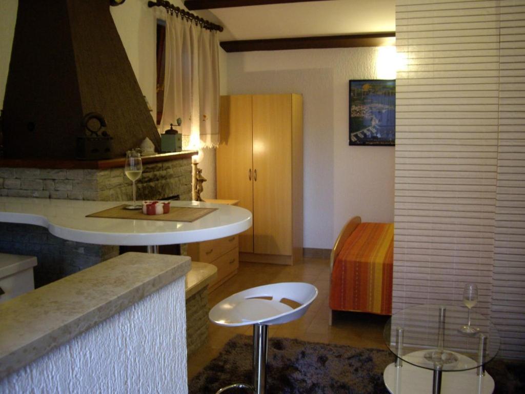 Adria Apartments พูลา ภายนอก รูปภาพ