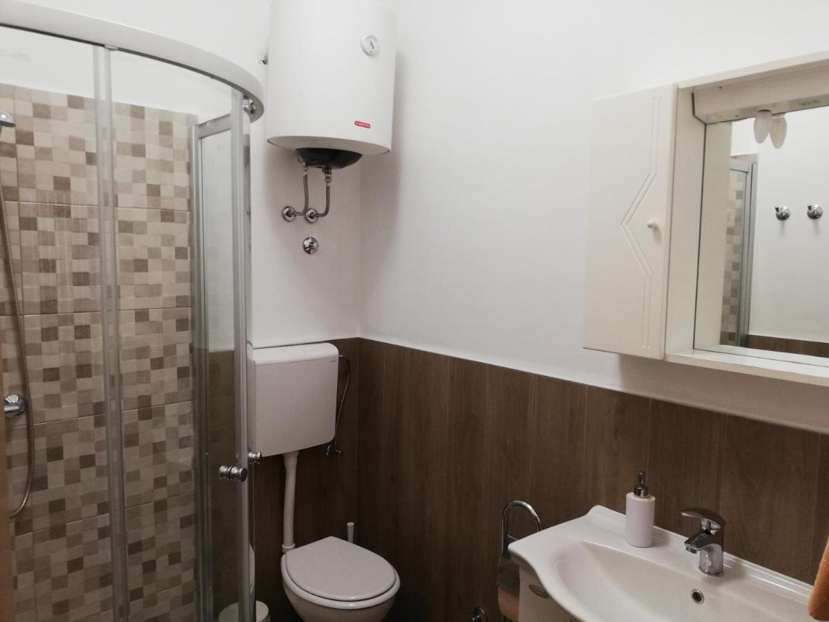 Adria Apartments พูลา ภายนอก รูปภาพ